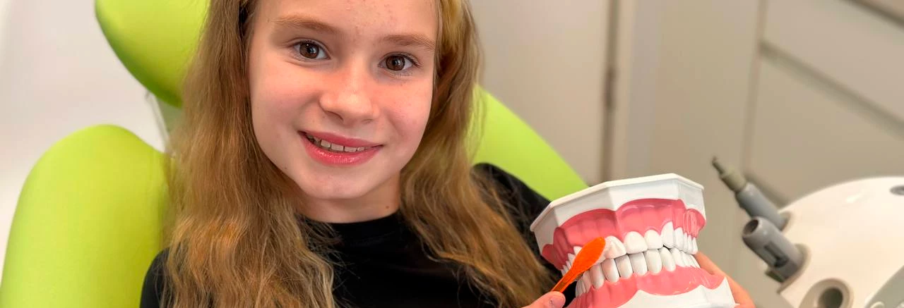 Акция! Гигиена полости рта для школьников от 7 до 14 лет в Челябинске